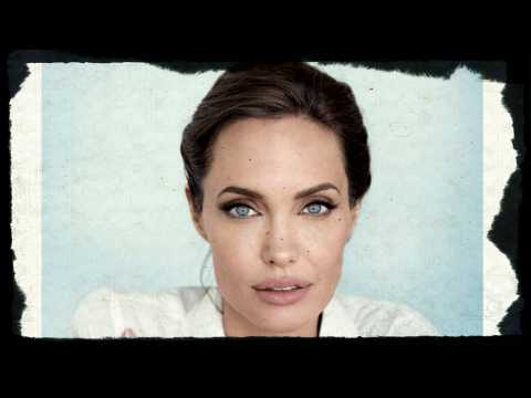 VIDEO : Angelina Jolie s'clate au ski avec ses enfants !