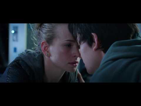 VIDEO : Britt Robertson, Asa Butterfield In 'The Space Between Us' Trailer 3