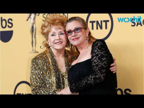 VIDEO : Carrie Fisher And Debbie Reynolds' Darker Times Shown In 'Bright Lights'