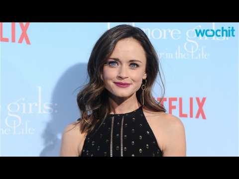 VIDEO : Alexis Bledel Cast In 'The Handmaid's Tale'