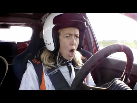 VIDEO : Enora Malagr en mode pilote automobile ! - ZAPPING PEOPLE DU 05/01/2017