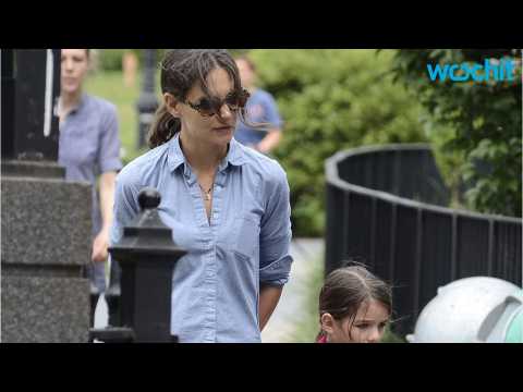 VIDEO : Katie Holmes Looks Just Like Daughter Suri Cruise in Adorable Flashback Photo