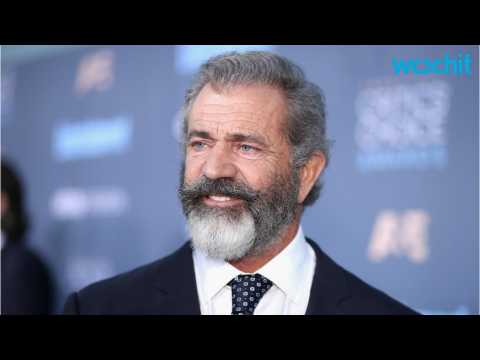 VIDEO : Mel Gibson Shaves Epic Beard