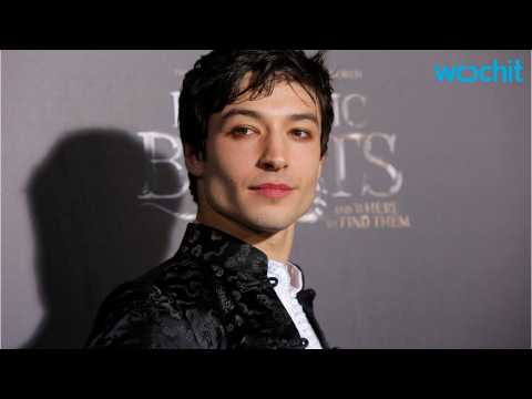 VIDEO : Is Ezra Miller Bulking Up For The Flash?