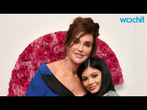 VIDEO : Kylie & Caitlyn Jenner Visit Jay Leno's Garage