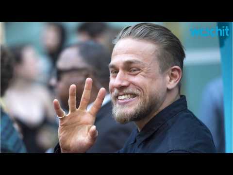 VIDEO : Charlie Hunnam Gets In Trouble With His Girlfriend