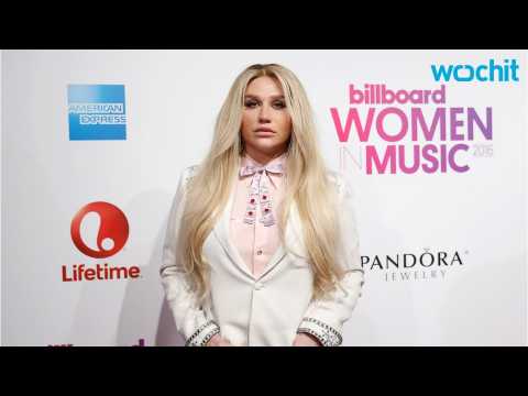 VIDEO : Kesha Looks Forward To 2017 With New Music