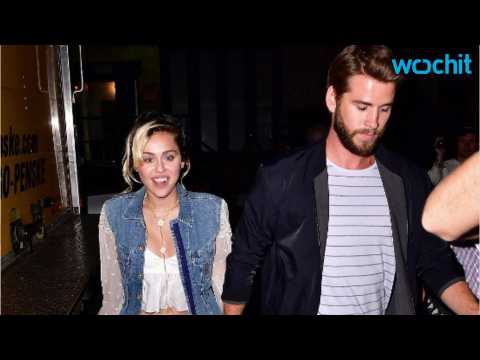 VIDEO : Liam Hemsworth Celebrated Christmas With Cyrus Fam