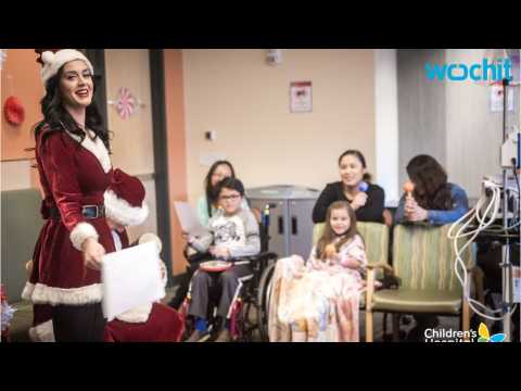 VIDEO : Orlando Bloom, Katy Perry Visit Children's Hospital
