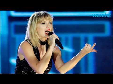 VIDEO : Taylor Swift Surprises 96yo Fan