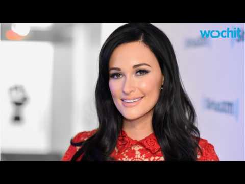 VIDEO : Kacey Musgraves Is Engaged