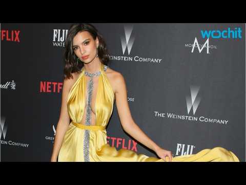VIDEO : Emily Ratajkowski Suffers Wardrobe Malfunction at Golden Globes After-Party