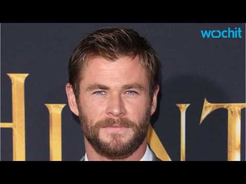 VIDEO : Chris Hemsworth Waits For 