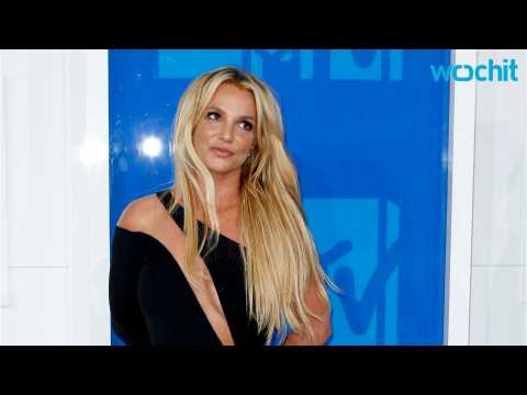 VIDEO : New Beau For Britney Spears?