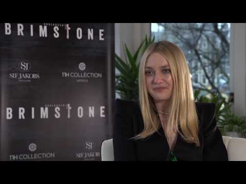 VIDEO : Exclusive Interview: Elle and Dakota Fanning never talk about making movies