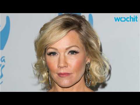 VIDEO : Jennie Garth Opens Up About Her Life For Fans
