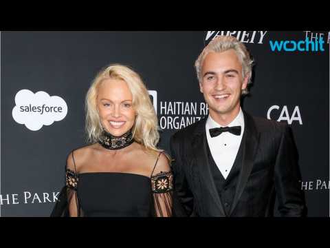 VIDEO : Pamela Anderson and Her Son Attend Sean Penn's Charity Gala