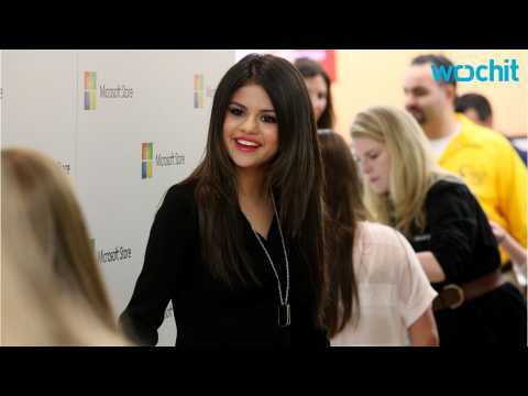 VIDEO : Selena Gomez Reunites With Her Wizards of Waverly Place Co-Star