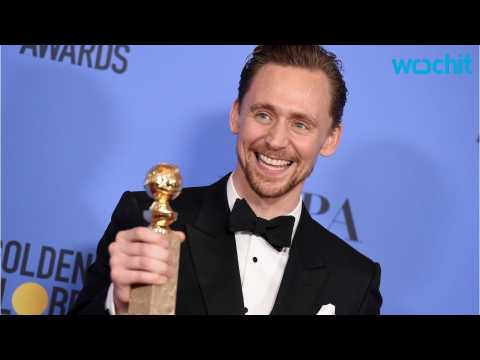 VIDEO : Tom Hiddleston Wins First Golden Globe
