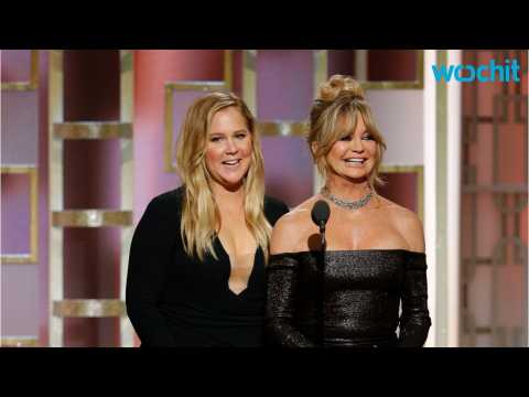 VIDEO : Goldie Hawn & Amy Schumer Are the Golden Globes Comedy Gold