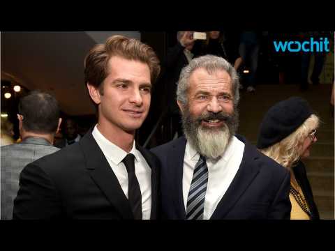 VIDEO : Andrew Garfield Praises Mel Gibson