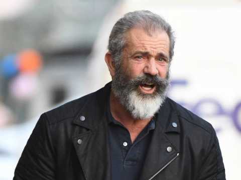 VIDEO : Public Buzz : Un fan rase la barbe de Mel Gibson en pleine rue
