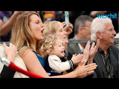 VIDEO : Ryan Reynolds Celebrates Hollywood Walk Of Fame With Family