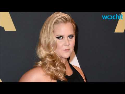 VIDEO : Amy Schumer And Goldie Hawn Play Mother-Daughter Duo In 