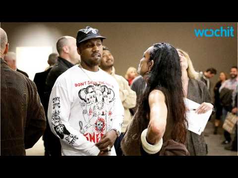 VIDEO : Kanye West Looks Cheerful at Art Opening