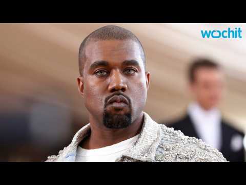 VIDEO : Kanye West Makes Public Appearance At LA Museum