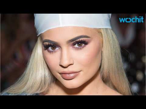 VIDEO : Kylie Jenner Plays Event Planner