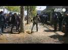 VIDÉO. Lorient : les grévistes de Fonderie de Bretagne lancent des pièces fabriquées à Caudan, devant la sous-préfecture