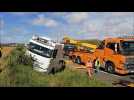Saint-Inglevert : un camion se renverse sur l'A16