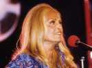 Dalida se vautre : la chute de la chanteuse en pleine émission télé