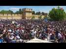 Une foule recueillie rend hommage à Éric Masson