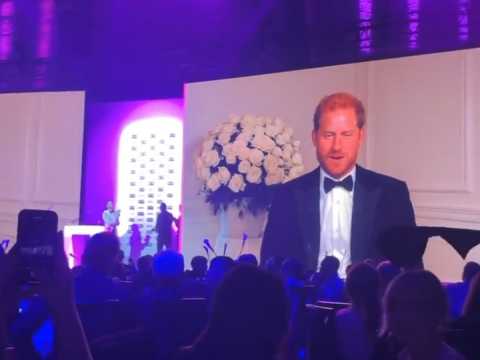 VIDEO : Le prince Harry en vidoconfrence aux GQ Awards