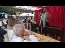 Francky chante sur le marché de Sedan