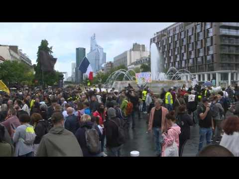 Hundreds of anti health pass demonstrators face police on Paris march