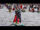 Saint-Pétersbourg aux couleurs chamarrés du paddle board