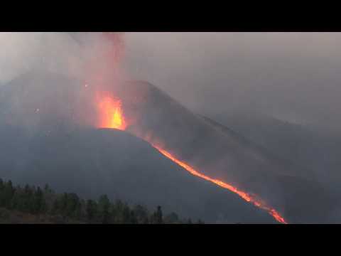 Volcano in La Palma spews some 250,000 tons of sulfur dioxide