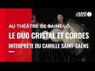 Au théâtre de Saint-Lô, le duo Cristal & Cordes interprètent du Saint-Saens.