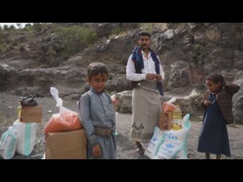 Yemenis get food aid amid humanitarian crisis