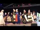 Danseurs bretons aux jardins de l'Évêché, à Quimper