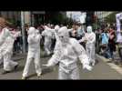 À Nantes, le collectif Masques blancs a adapté la chanson de Jacques Brel en « Ne me pique pas »