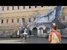 Le palais Farnèse à Rome éventrée par l'artiste JR