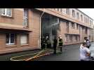 Feu d'appartement à Armentières sans victimes mais les soldats du feu ont été bloqués rue Brel par des voitures en stationnement gênant.