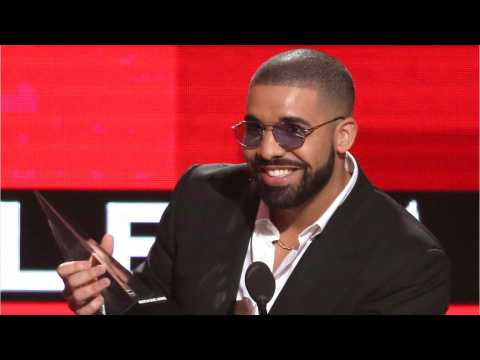 VIDEO : Drake Named Most Popular Artist 2016
