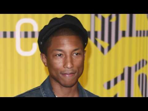 VIDEO : Pharrell Williams Shows Off His Triplets' Adorable New Shoes