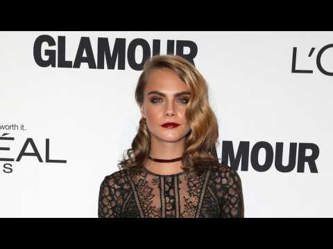 VIDEO : Cara Delevingne Shaves Head for New Film