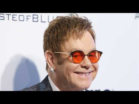 VIDEO : Elton John Thanks Fans And Med Team After Health Scare